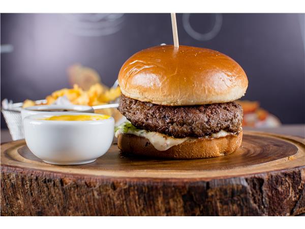 L1-LANCHE CLASSIC BURGUER + BATATA FRITA