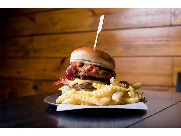 L10-LANCHE DOUBLE BURGUER + BATATA FRITA